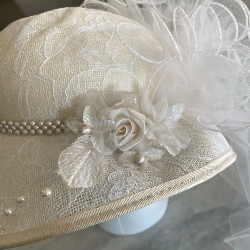Vintage Wedding Veil Hat  Bride Lace Tulle Vail Cream pearls Roses